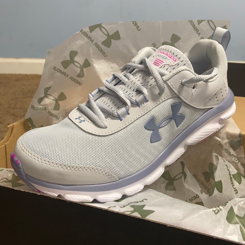 🎉 2xHP! 🎊 Charged Under Armor Size 9 Tennis/Athletic shoes. Gray/blue/pink - Picture 5 of 16